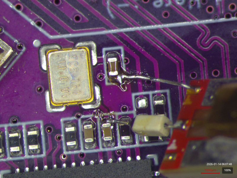 Solder-in oscilloscope probe measuring from the oscillator output to ground